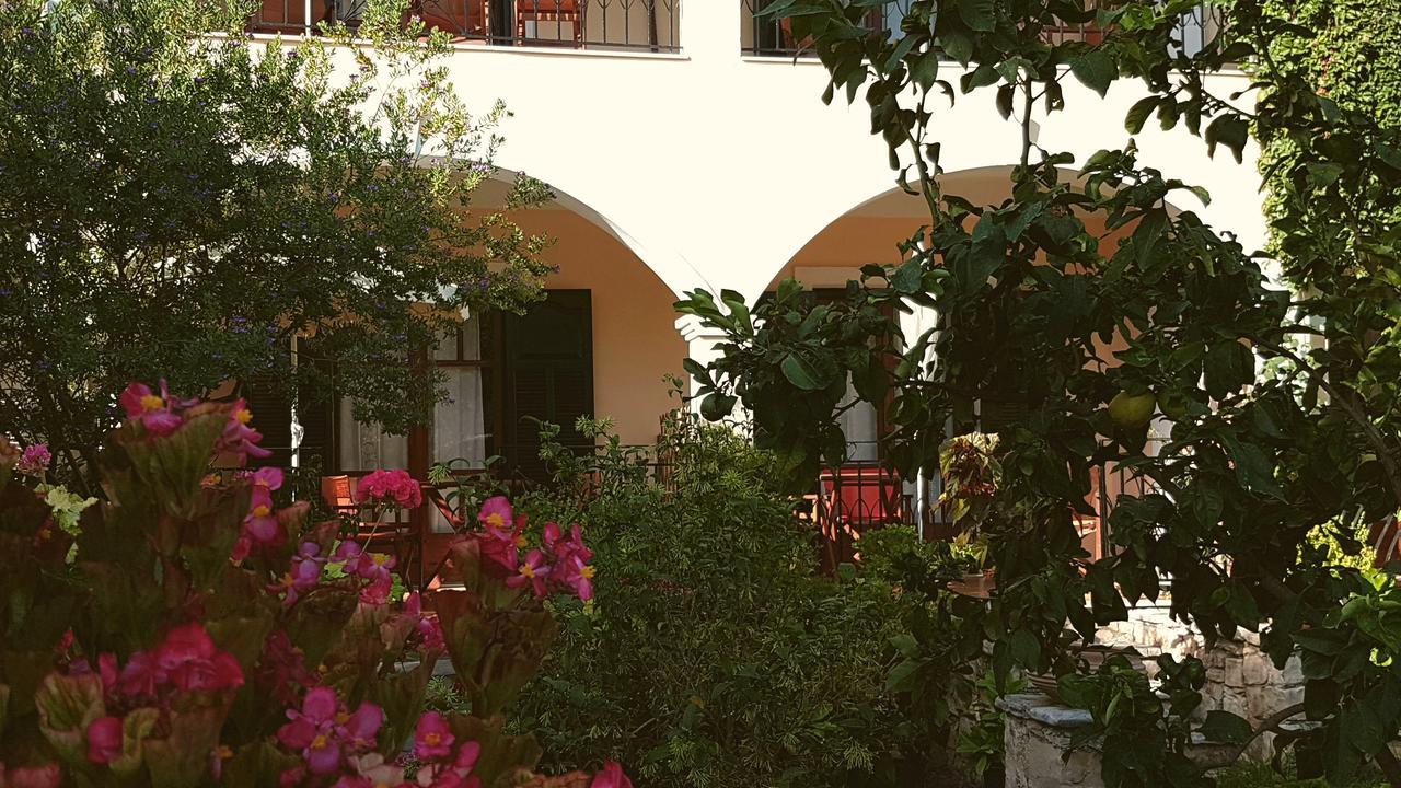 Castello Bellos Studios Keri Exterior photo